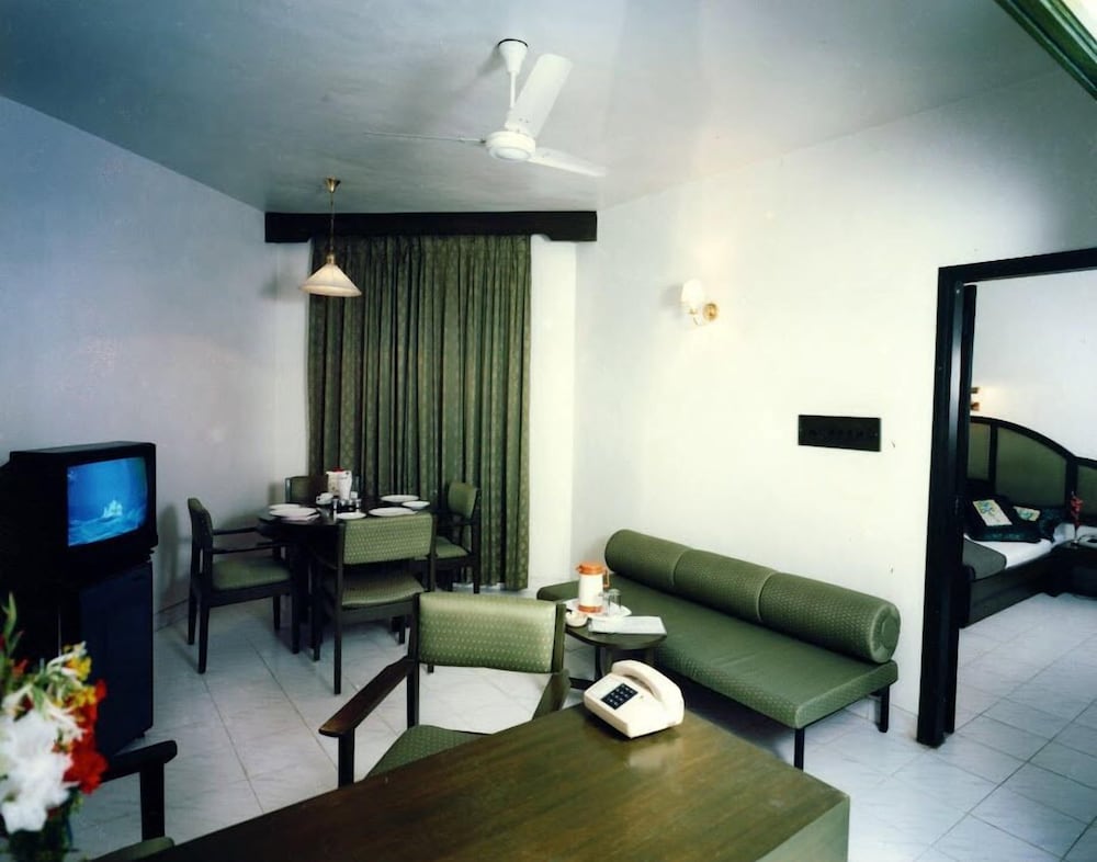 Hotel Ashish Plaza 24/30