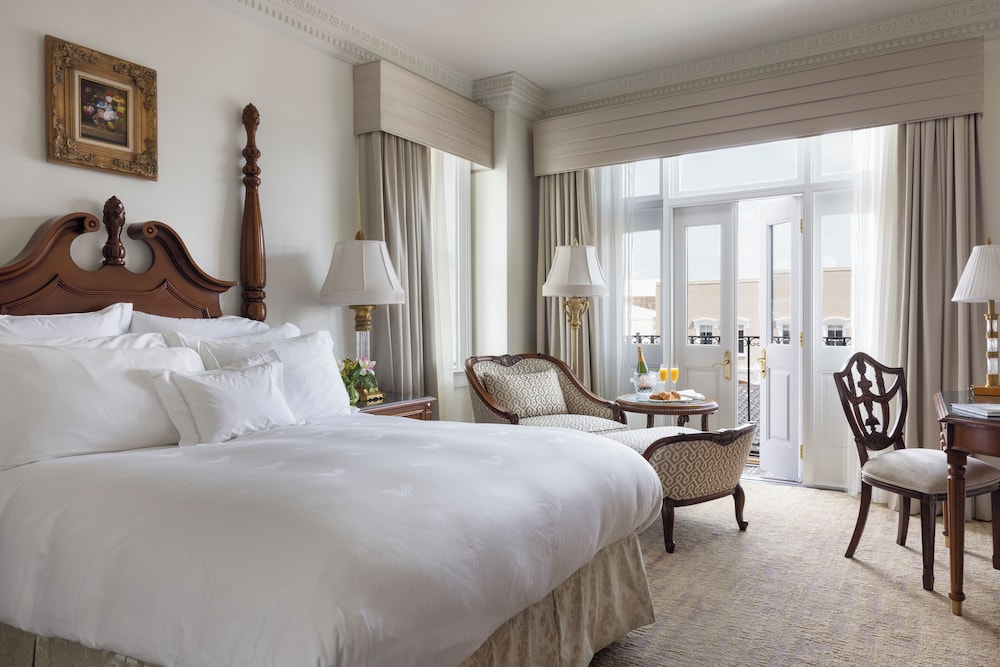 LUXURY, KING BED