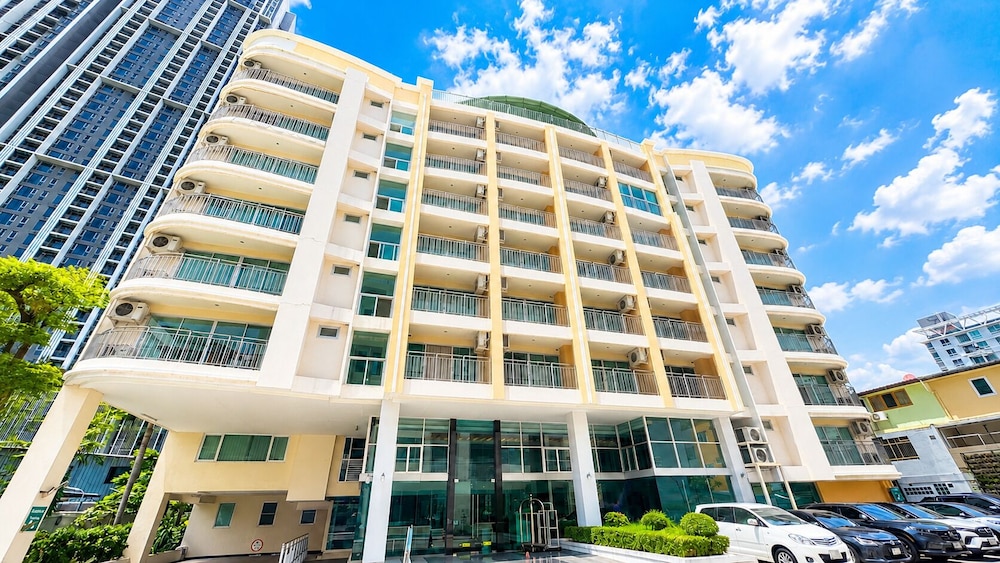 Golden Pearl Residences 5/50
