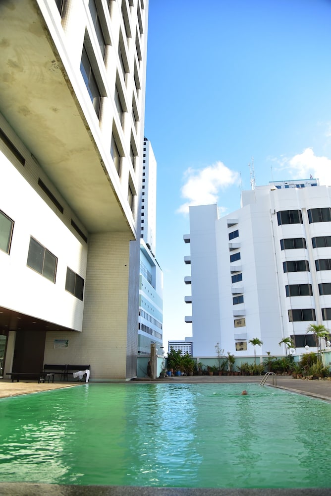 The Regency Hotel Hatyai 49/50