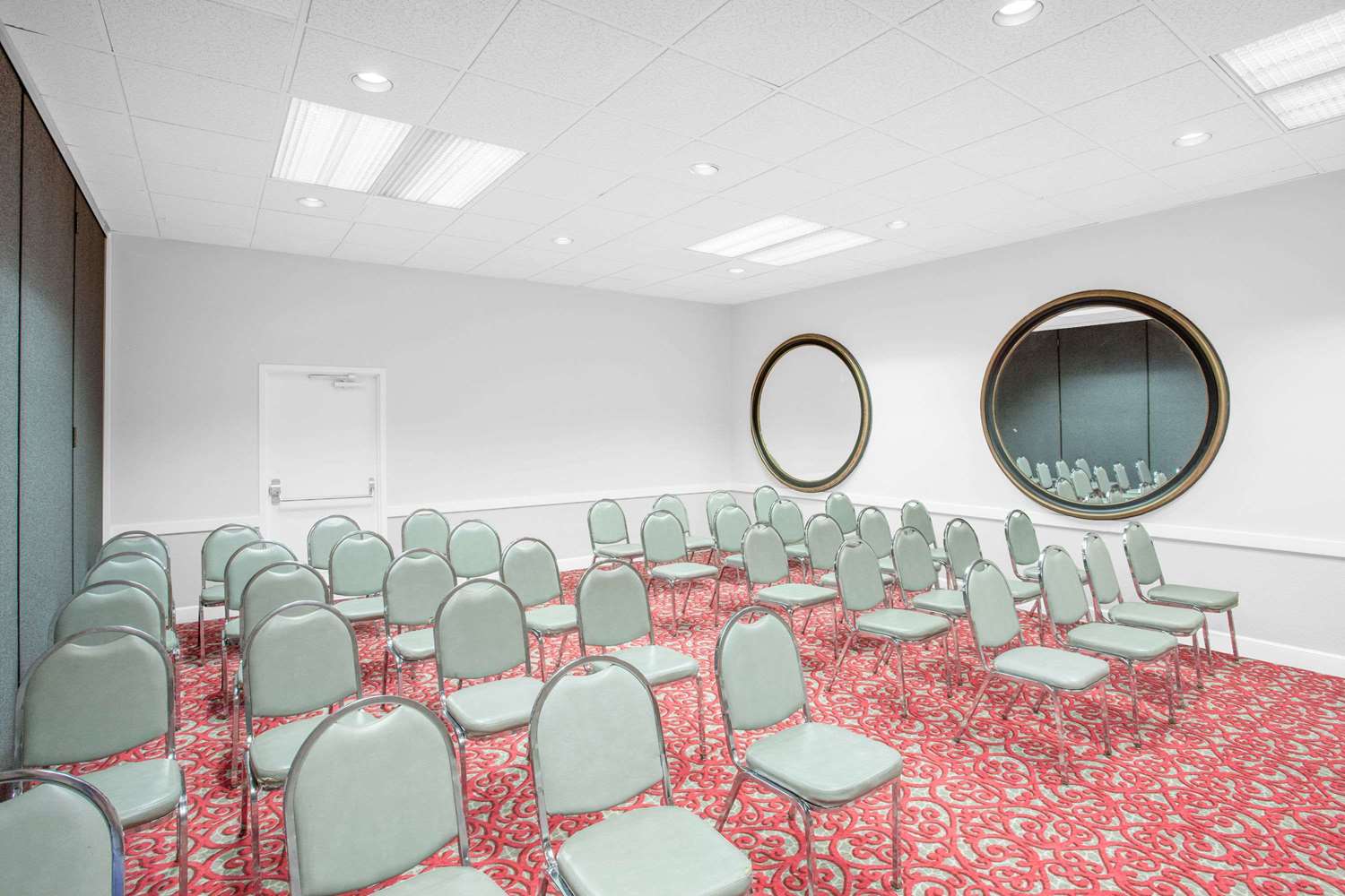 Ramada By Wyndham Barstow 27/36