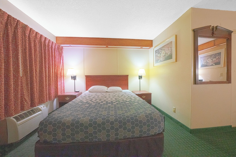 Econo Lodge Convention Center 16/39