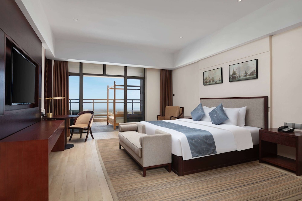 Days Hotel by Wyndham Fangchenggang Bailang Beach 11/25