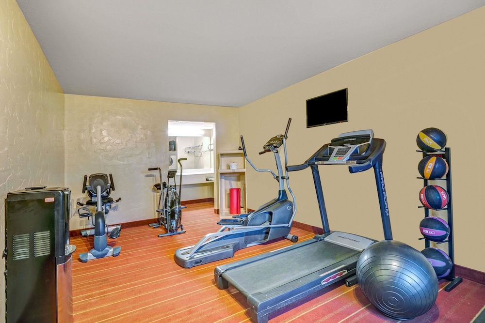Days Inn By Wyndham Louisville Airport Fair And Expo Center 18/32