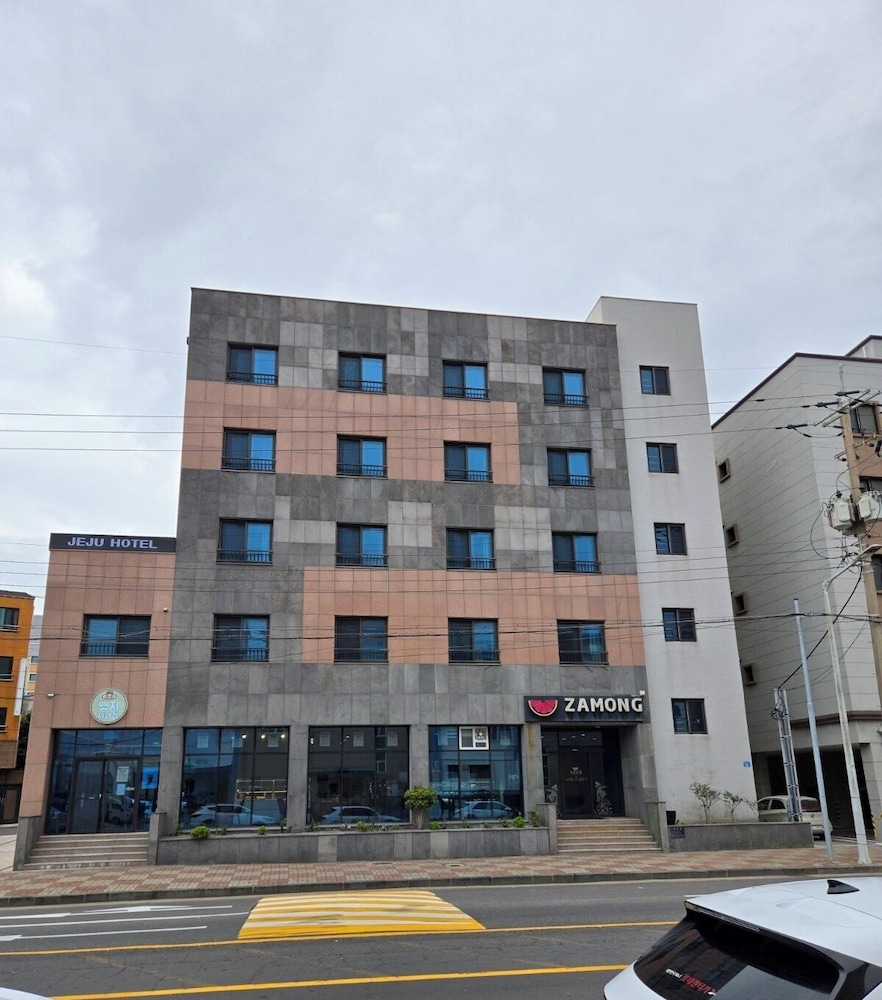 Zamong Hotel 8/48