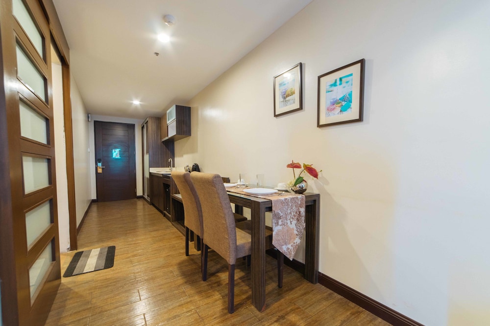 West Avenue Suites 16/21