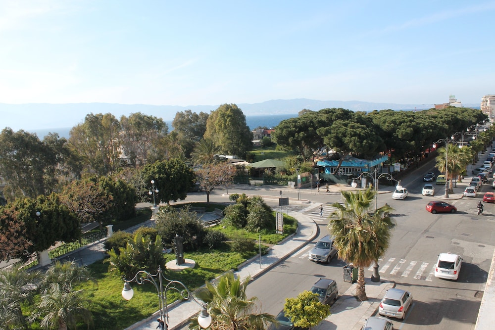 Lungomare Hotel 66/71