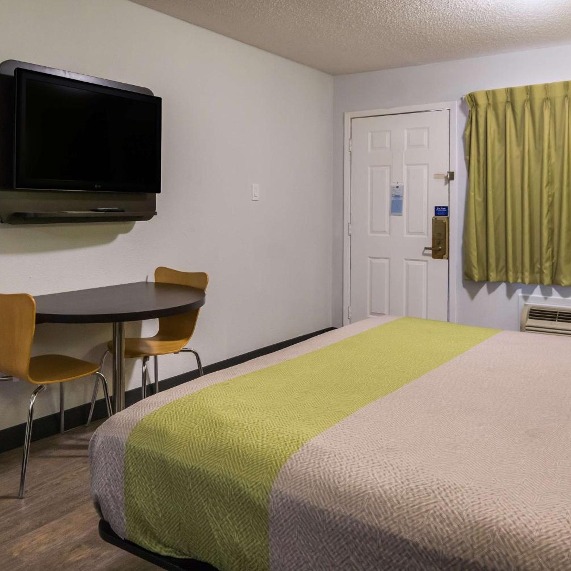 غرفة ديلوكس رباعية، Motel6 Irving, TX - Loop 12 8/10
