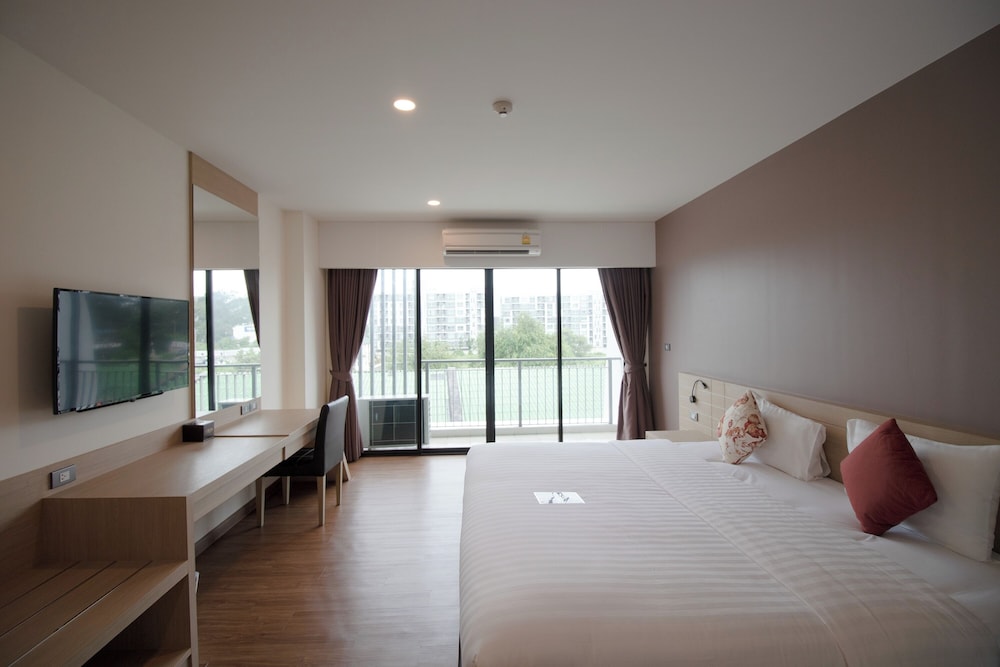 Phavina Hotel & Grand Boutique Rayong 24/72