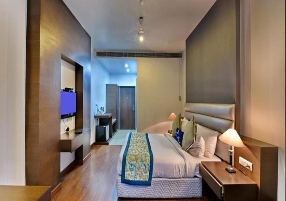 MB Greens Clarks Inn Moradabad 12/50