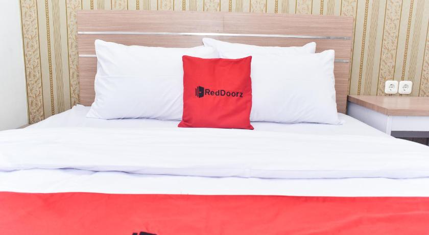 RedDoorz Plus near Malang Town Square 32/50
