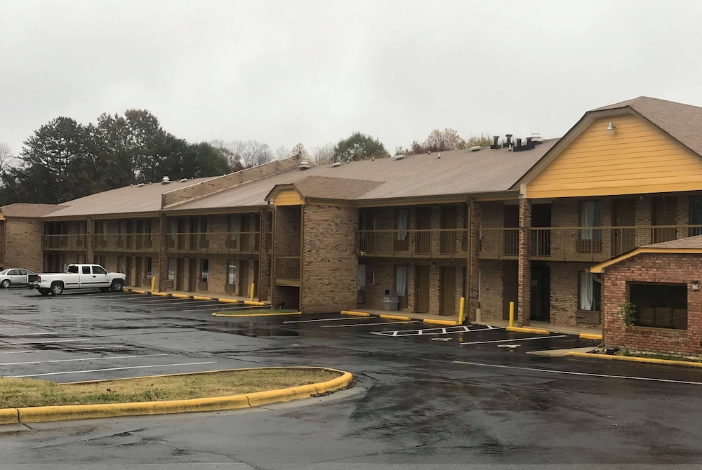 Days Inn By Wyndham King 1/8