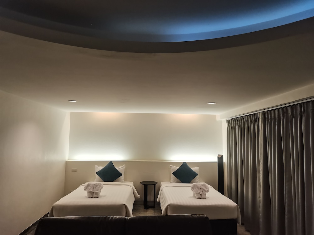 LOFT, SUPERIOR, TWIN BEDS