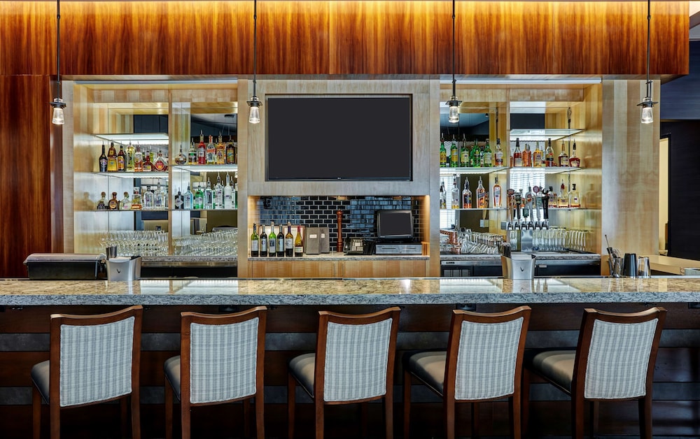 DOUBLETREE BY HILTON HOTEL CHARLOTTE 45/76