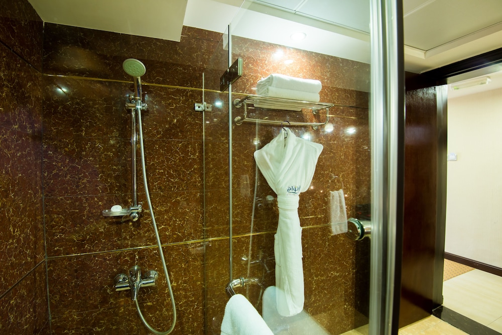 Caesar Hotel Oman 42/43