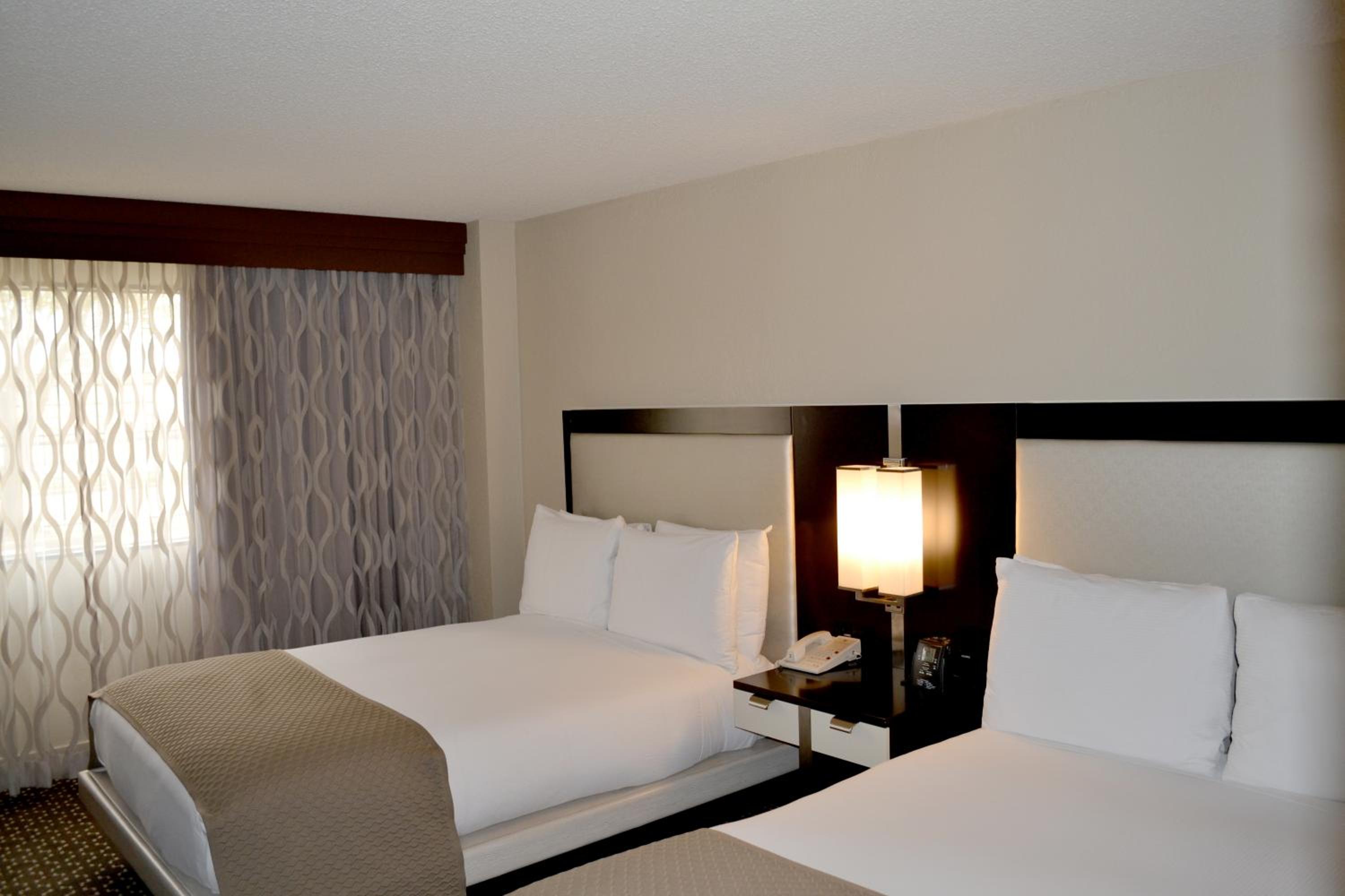 JUNIOR SUITE, QUEEN BED
