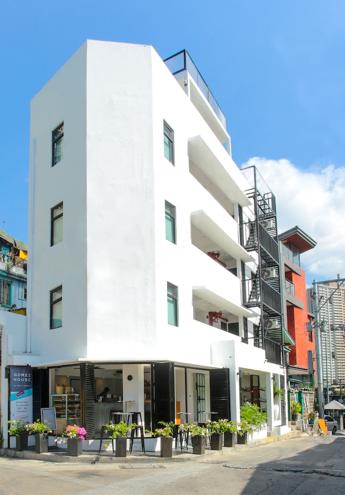 Gomez House 4/36