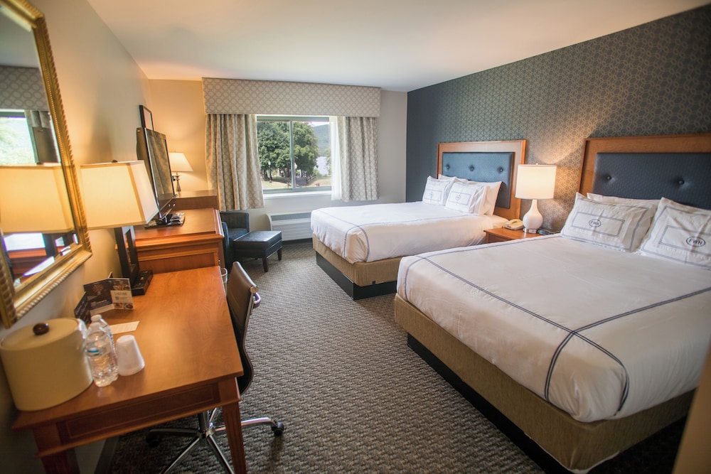 PREMIUM, 2 QUEEN BEDS, LAKE VIEW