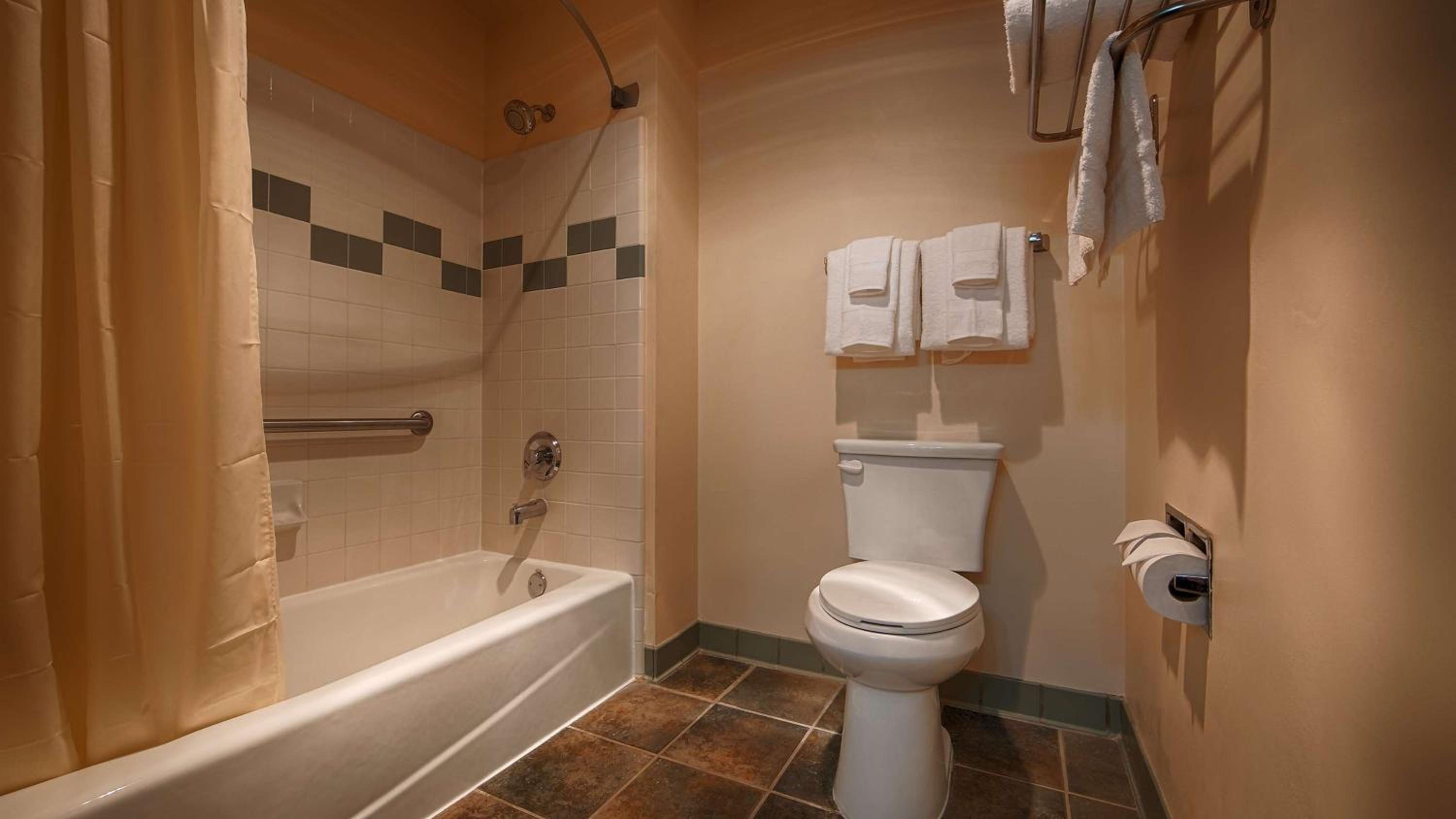 غرفة بسرير كينج لذوي الإعاقة، Best Western Salinas Valley Inn & Suites 7/8