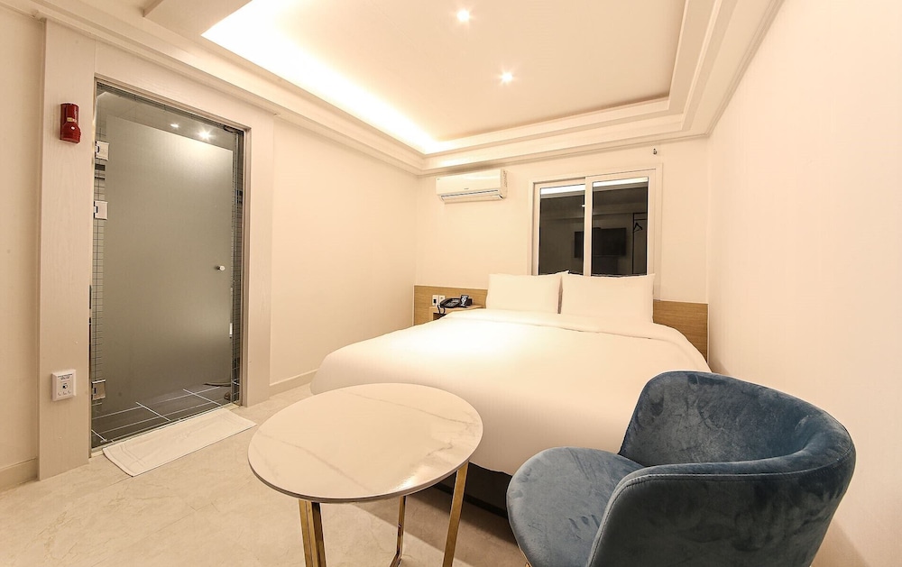 Busan Seomyeon Business Hotel J7 12/20