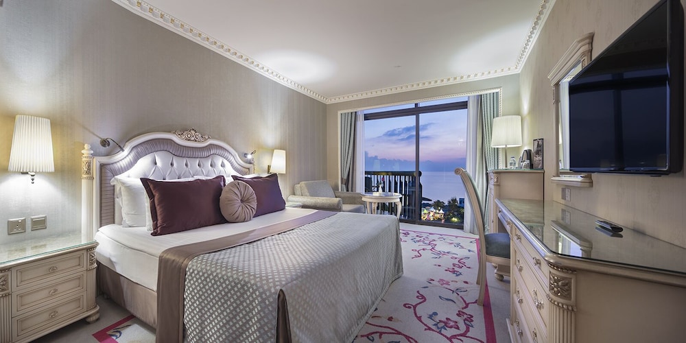 Merit Crystal Cove Hotel Casino & Spa 6/48
