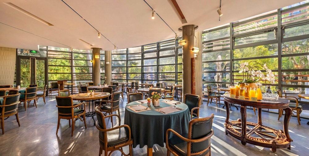 restaurant cafeteria