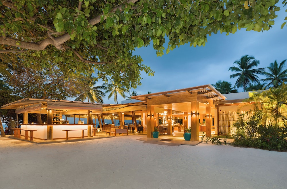 Sirru Fen Fushi Private Lagoon Resort 9/68