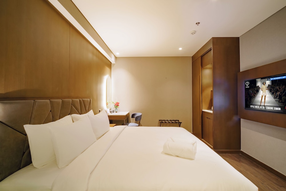 Nhat Ha Lavish Hotel 6/40