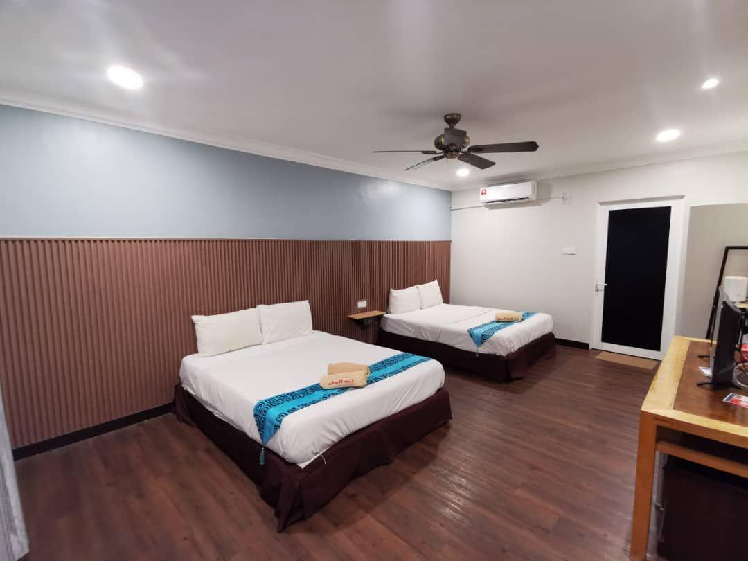 Pool, Deluxe