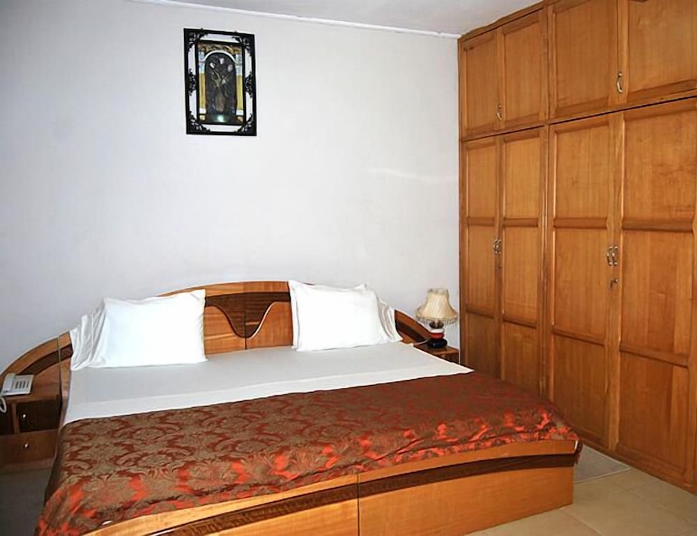 Acacia Lodge, North Legon(Haatso) 10/29