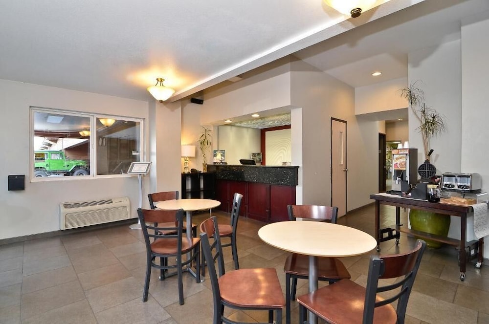 Clackamas Inn Suites 30/42