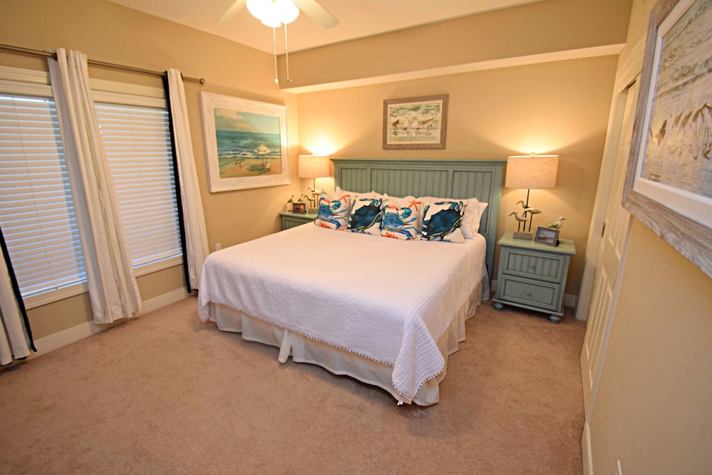 Condo, Murphy Bed, 2 King Beds, 2 Queen Beds, Pool Access