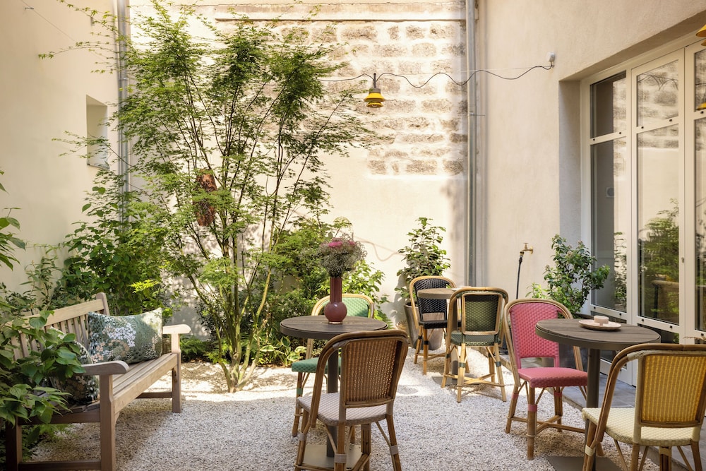 Le Petit Oberkampf Hotel and Spa 49/56