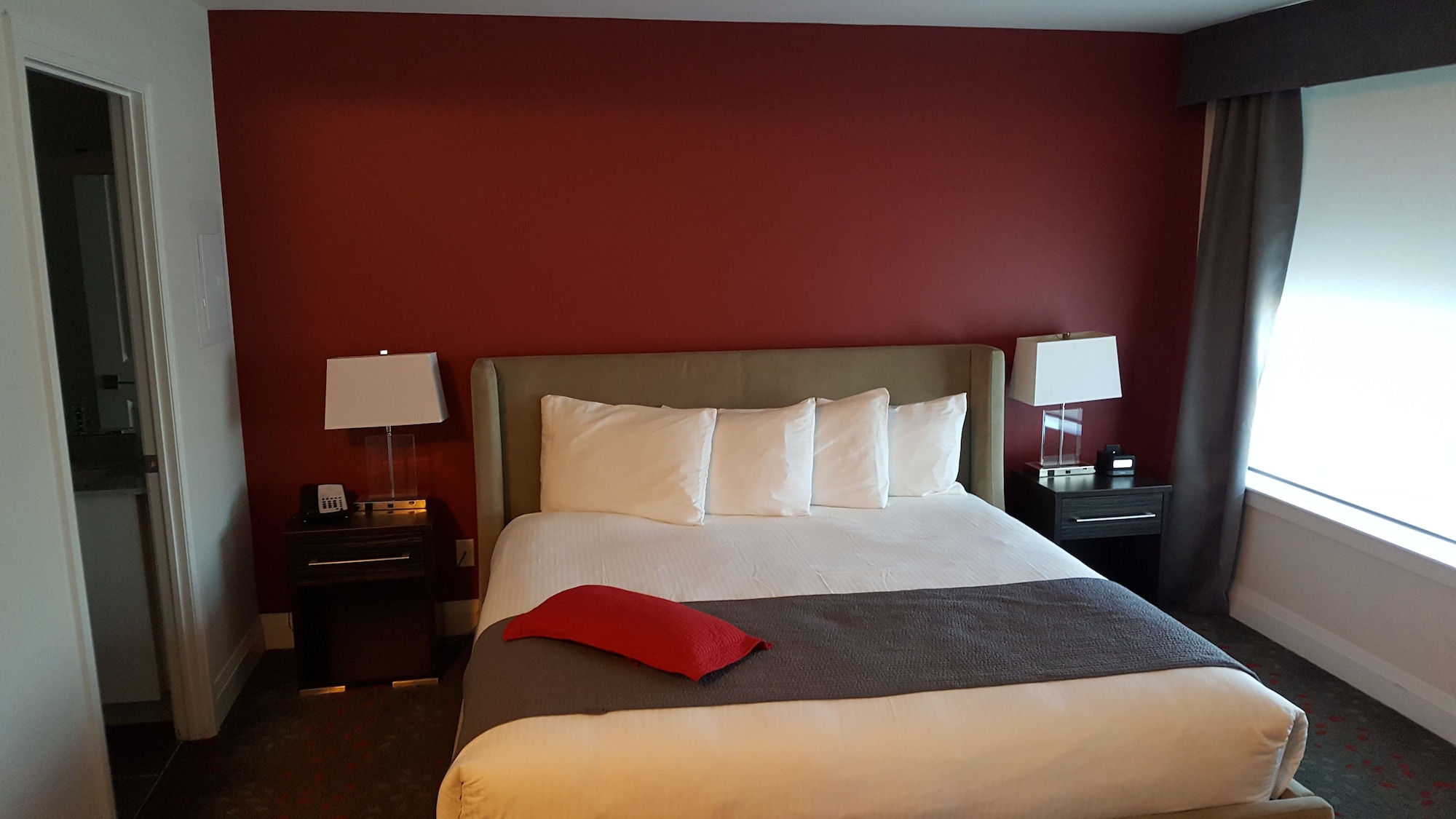 Studio, Queen Bed