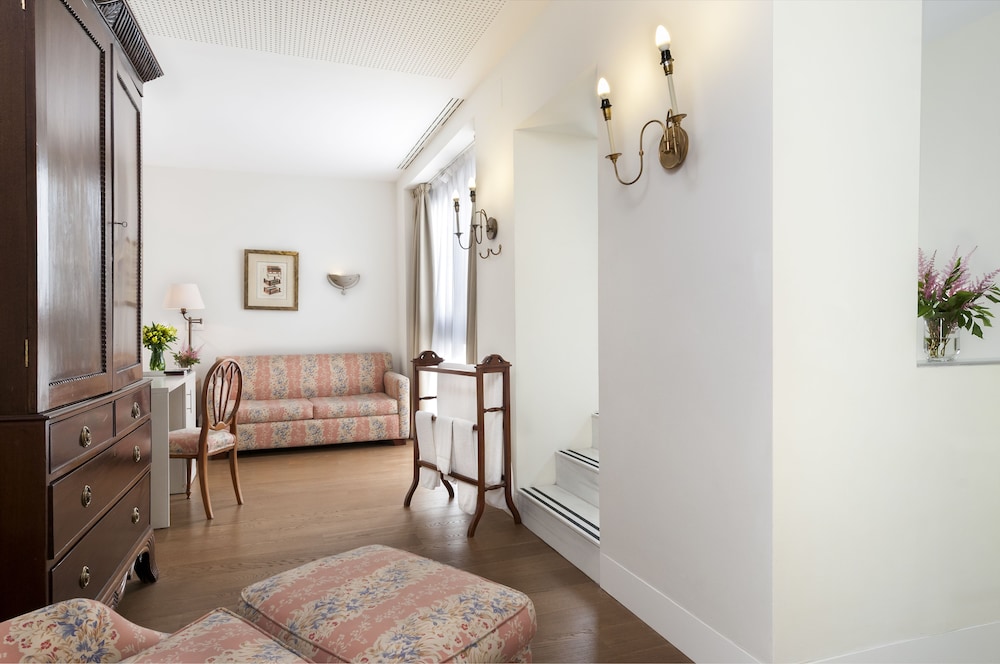 Amadeus Hotel Sevilla 49/87