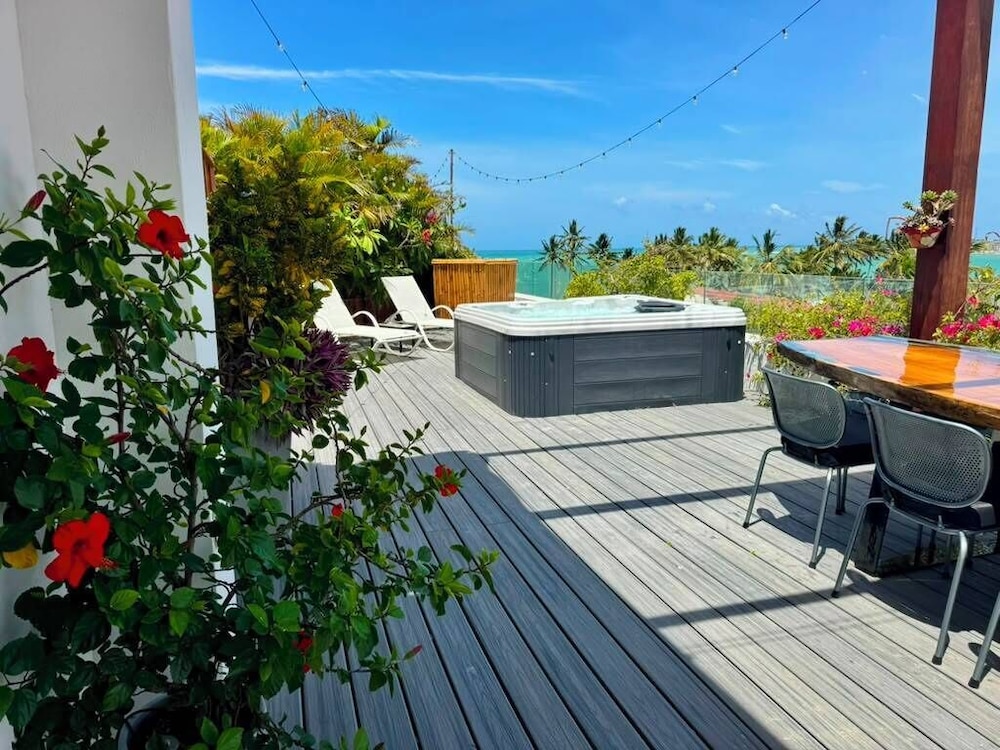 Ultravioleta Boutique Residences 8/47