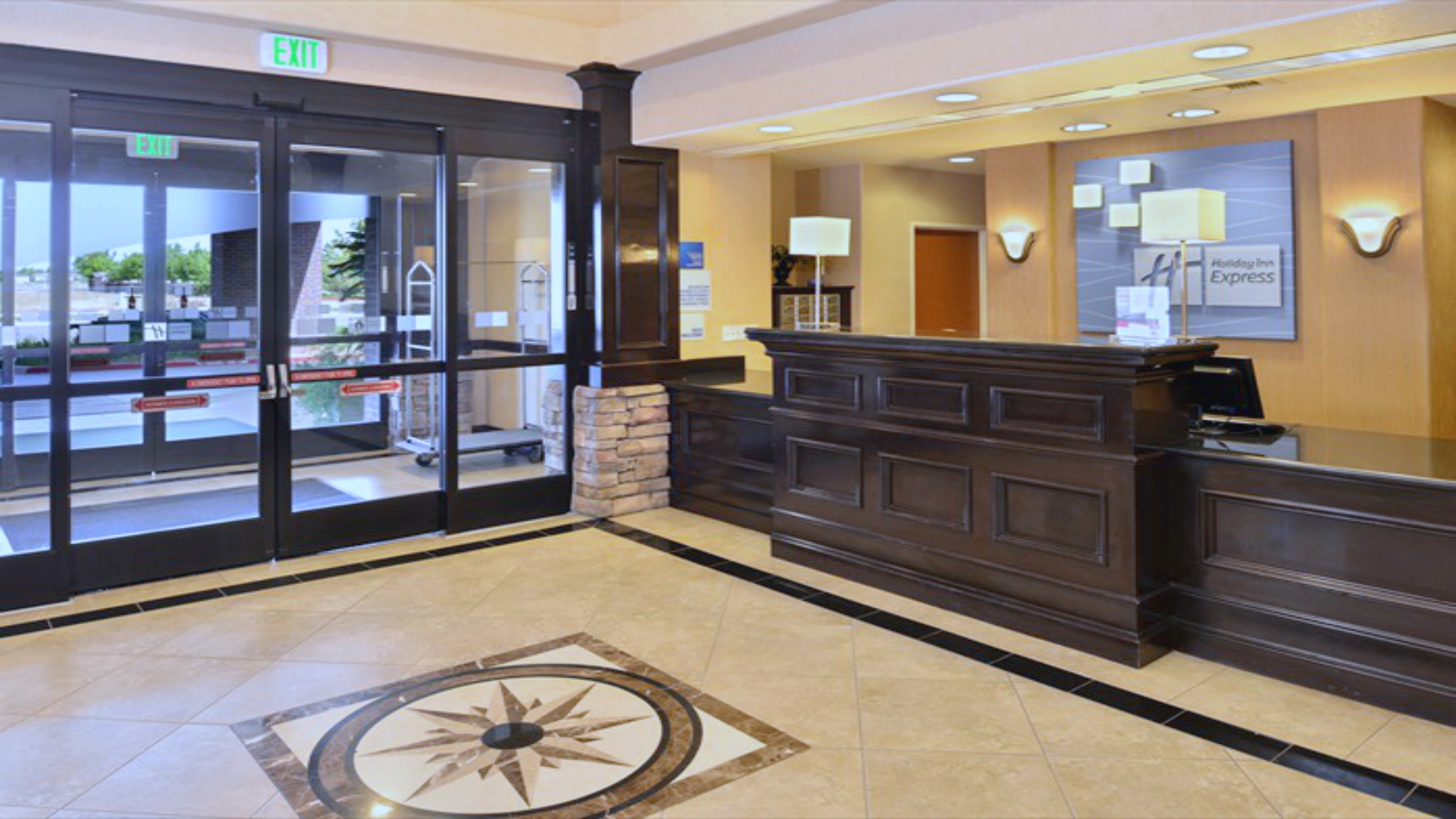 Holiday Inn Express Hotel & Suites Lincoln-Roseville Area 10/71