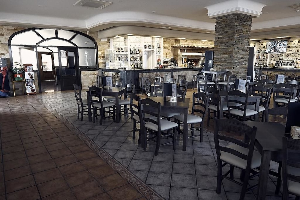 Hotel Restaurante Dama de Baza 46/55