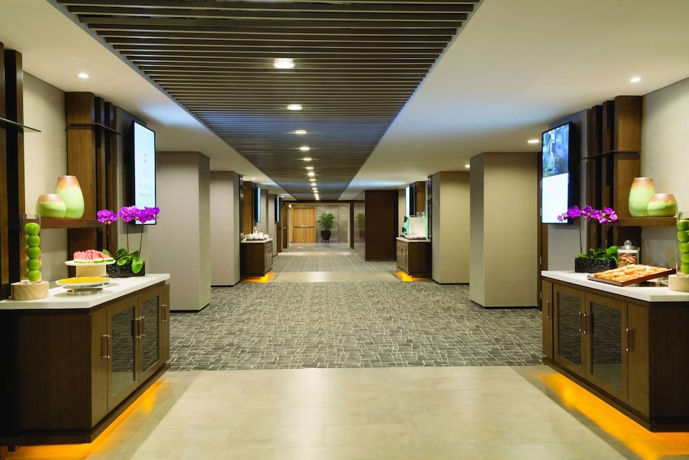 Hyatt Place Shenzhen Airport 14/70