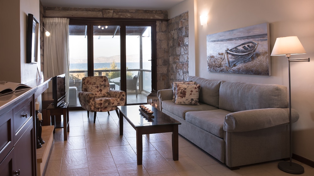 Enalio Suites 30/42