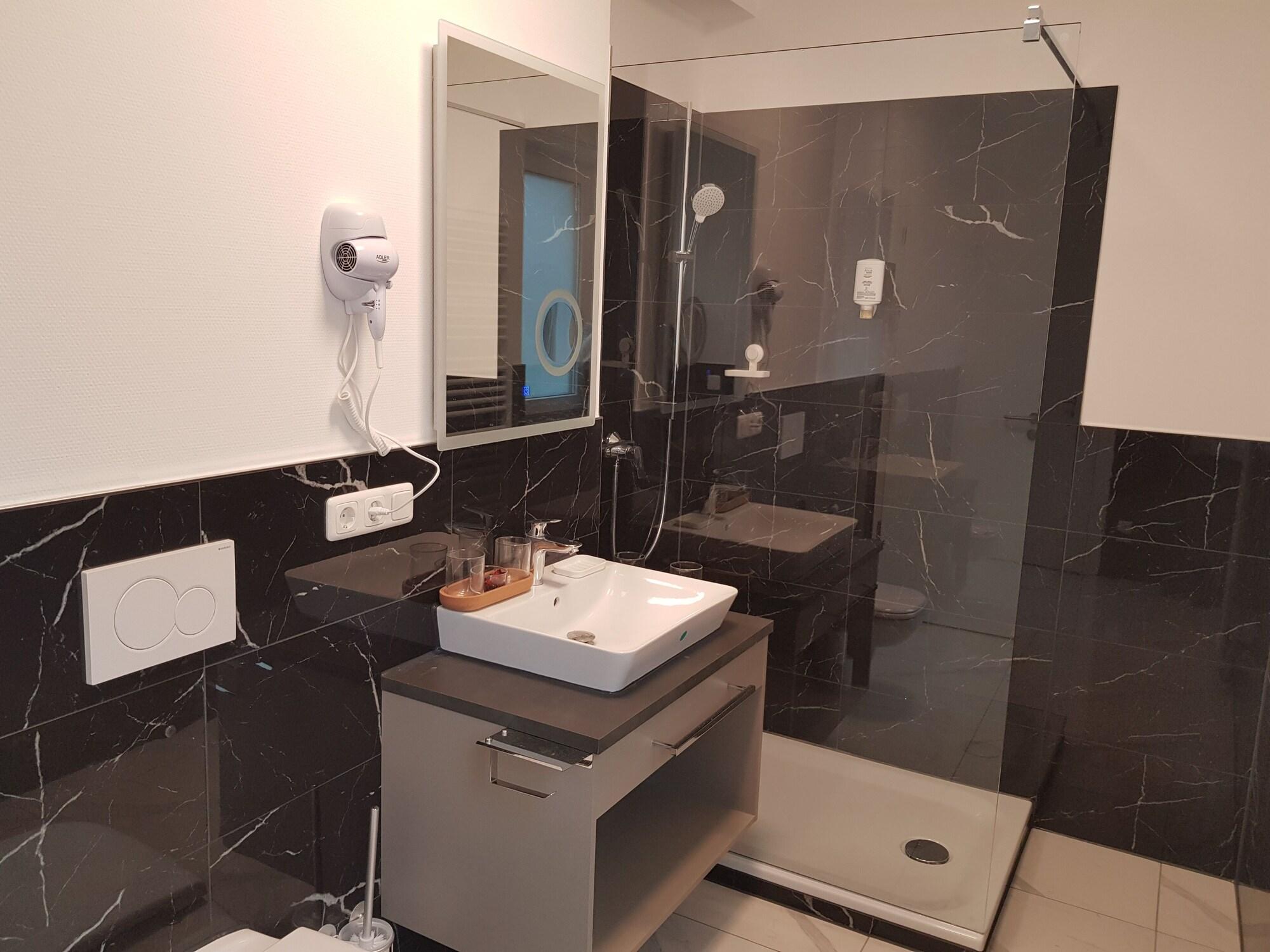 Hotel Emiliana am Bahnhof 15/17