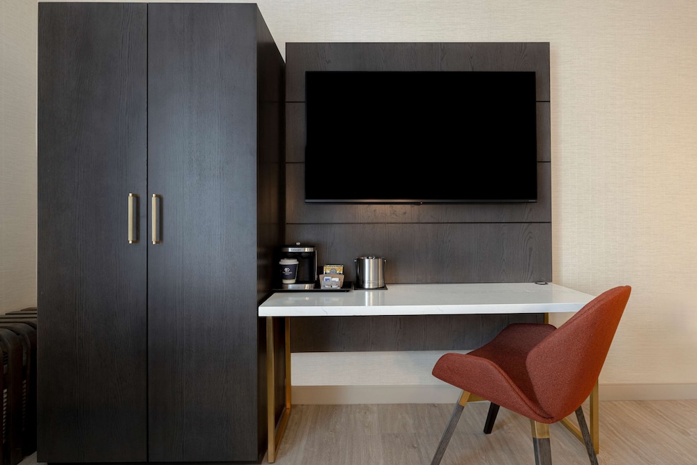 DoubleTree by Hilton Palmdale 63/75