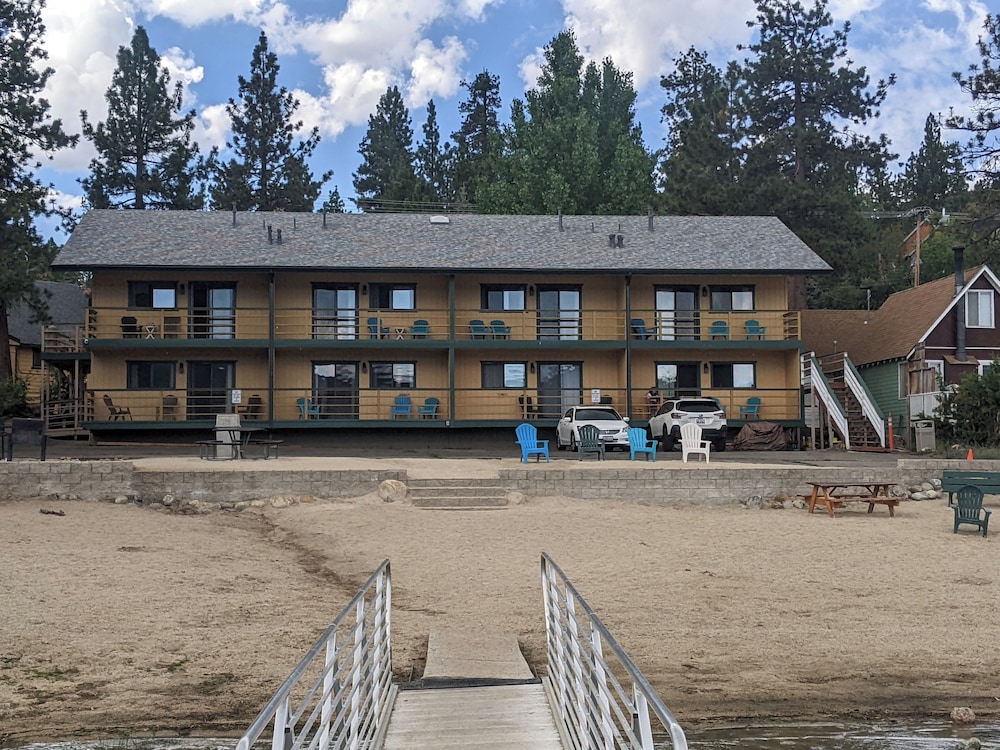 Big Bear Lakefront Lodge 5/50