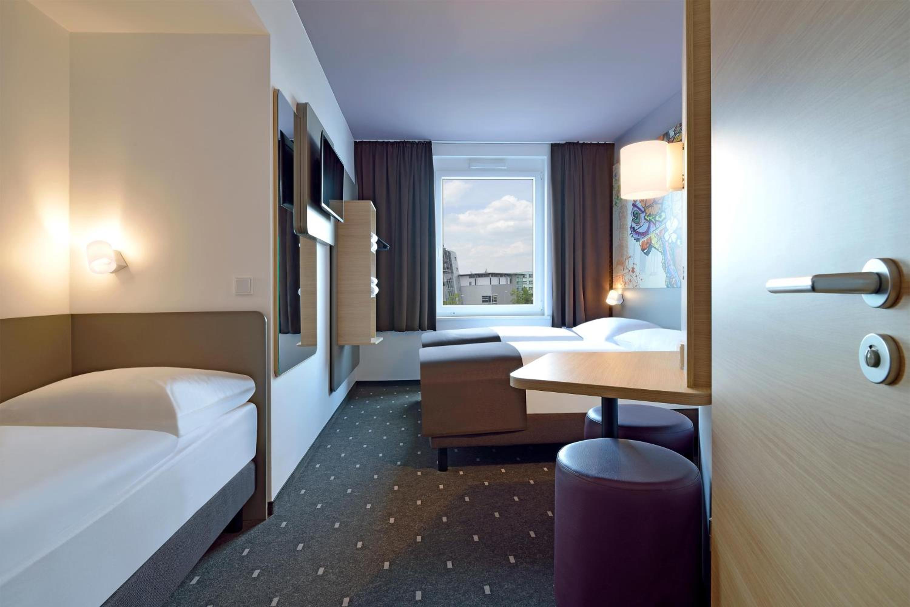 ROOM, TRIPLE