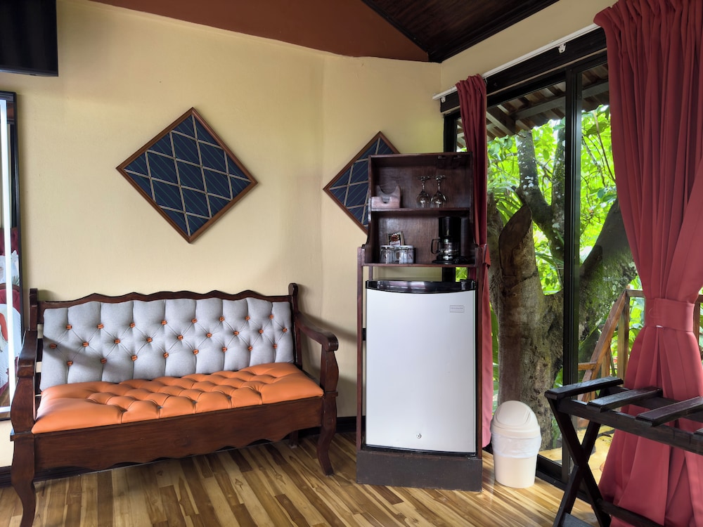Heliconias Nature Lodge 7/50