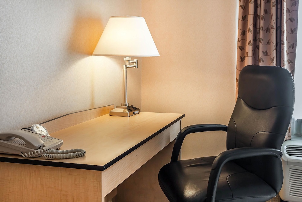 Comfort Inn & Suites Airport Convention Center 40/43