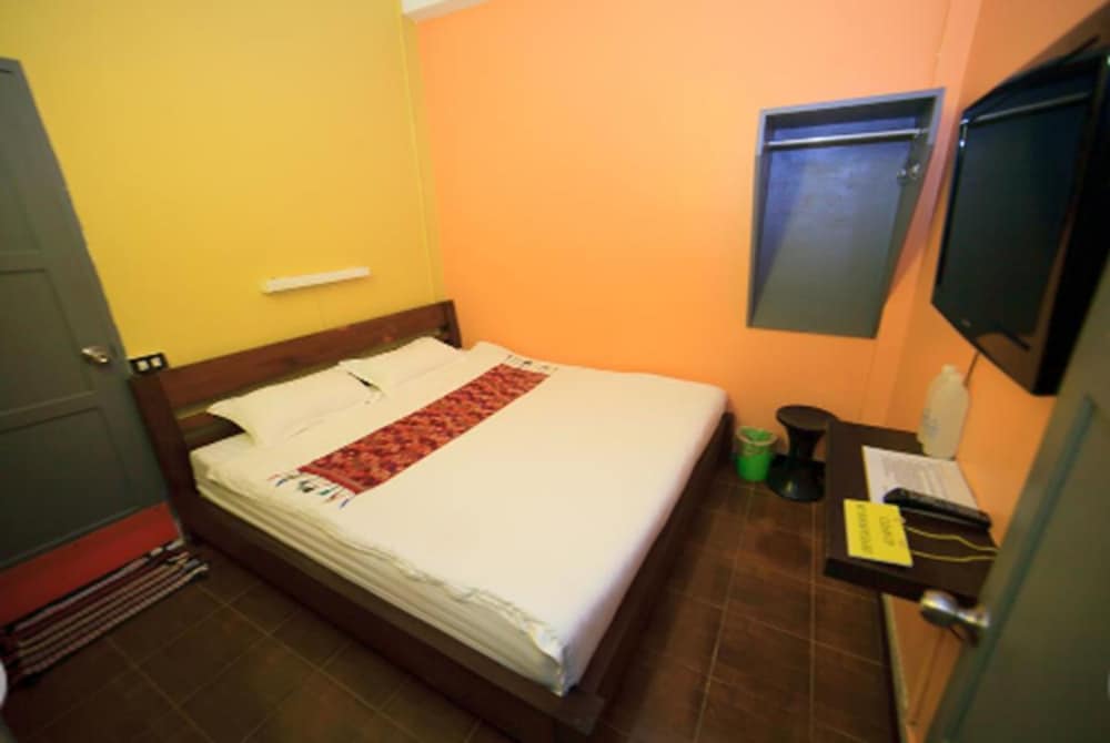 iHouse hotel 7/36