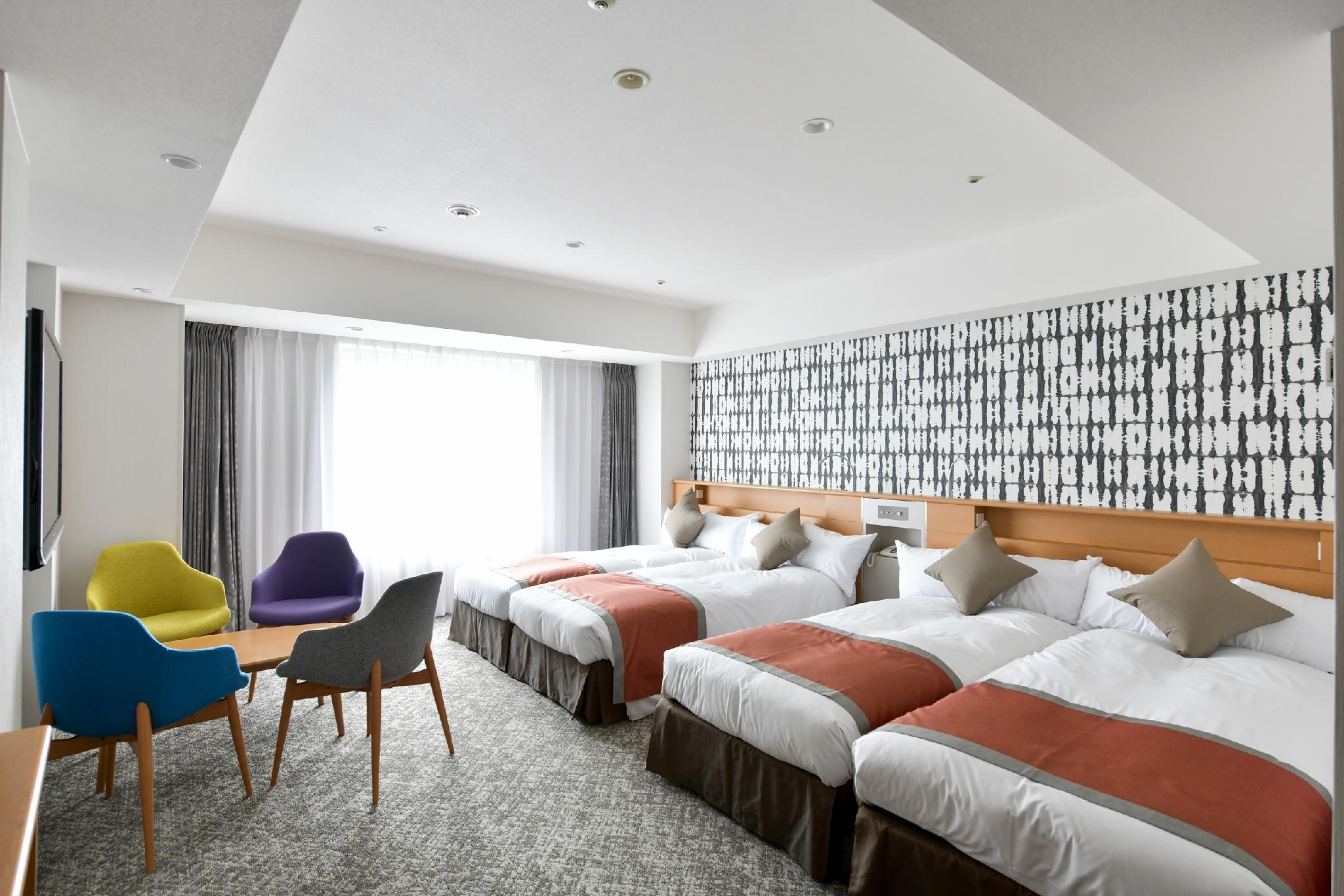 Hollywood, Quadruple, 4 Beds, Corner