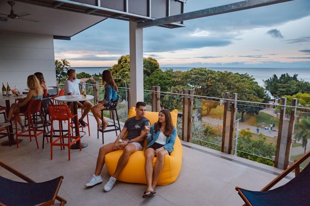Global Backpackers On The Waterfront 25/40