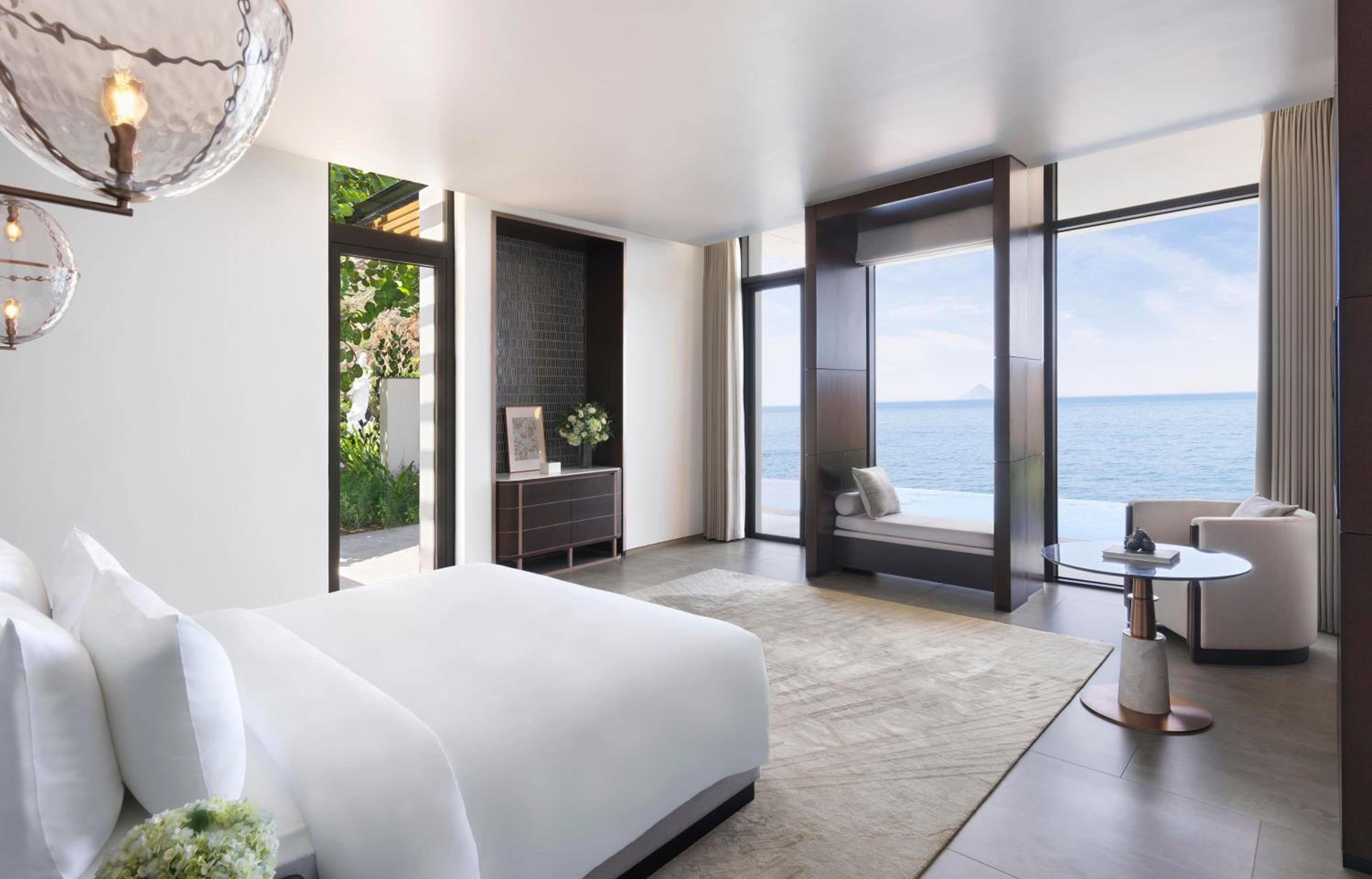 4 Bedrooms, Grand, Ocean, Villa, Twin Beds, 3 King Beds, with Pool